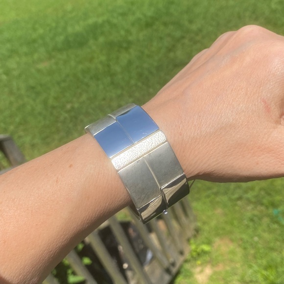 Liz Claiborne wide silver stretch bracelet NWT - Picture 7 of 12